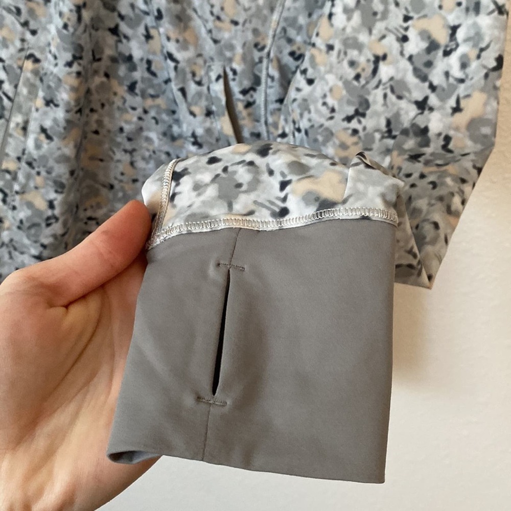 Lululemon Like New Lightened Up 1/4 Zip Pullover in Speckled Silver and Gray - Picture 9 of 14